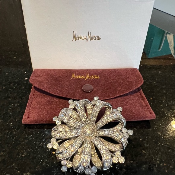 Vintage Designer Brooch - Picture 10 of 11